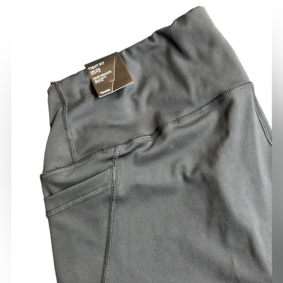 ADIDAS plus size 2X black tight fit 7/8 length style training yoga pants NWT - Picture 3 of 4